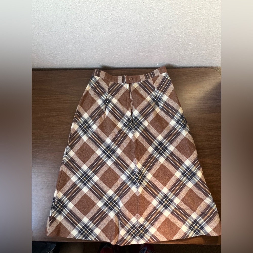 Vintage 1970s ILGWU-made Wool A-line Skirt - Size 11-12
